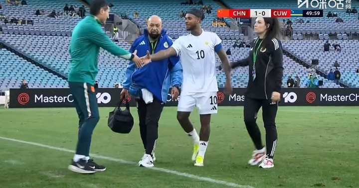 [今日焦点]友好！巴库纳接受治⚽疗后在场边与邵佳一握手，后者