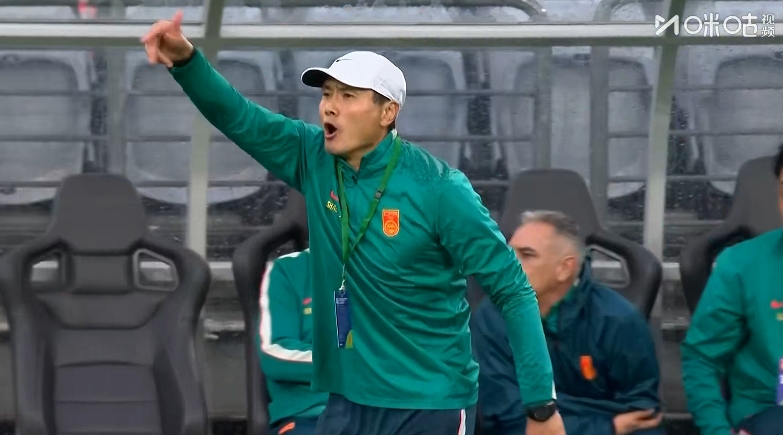 [体育焦点]积极主动的风格！全场比赛邵佳一频频站到场边指挥❗+大声呼喊(图1)