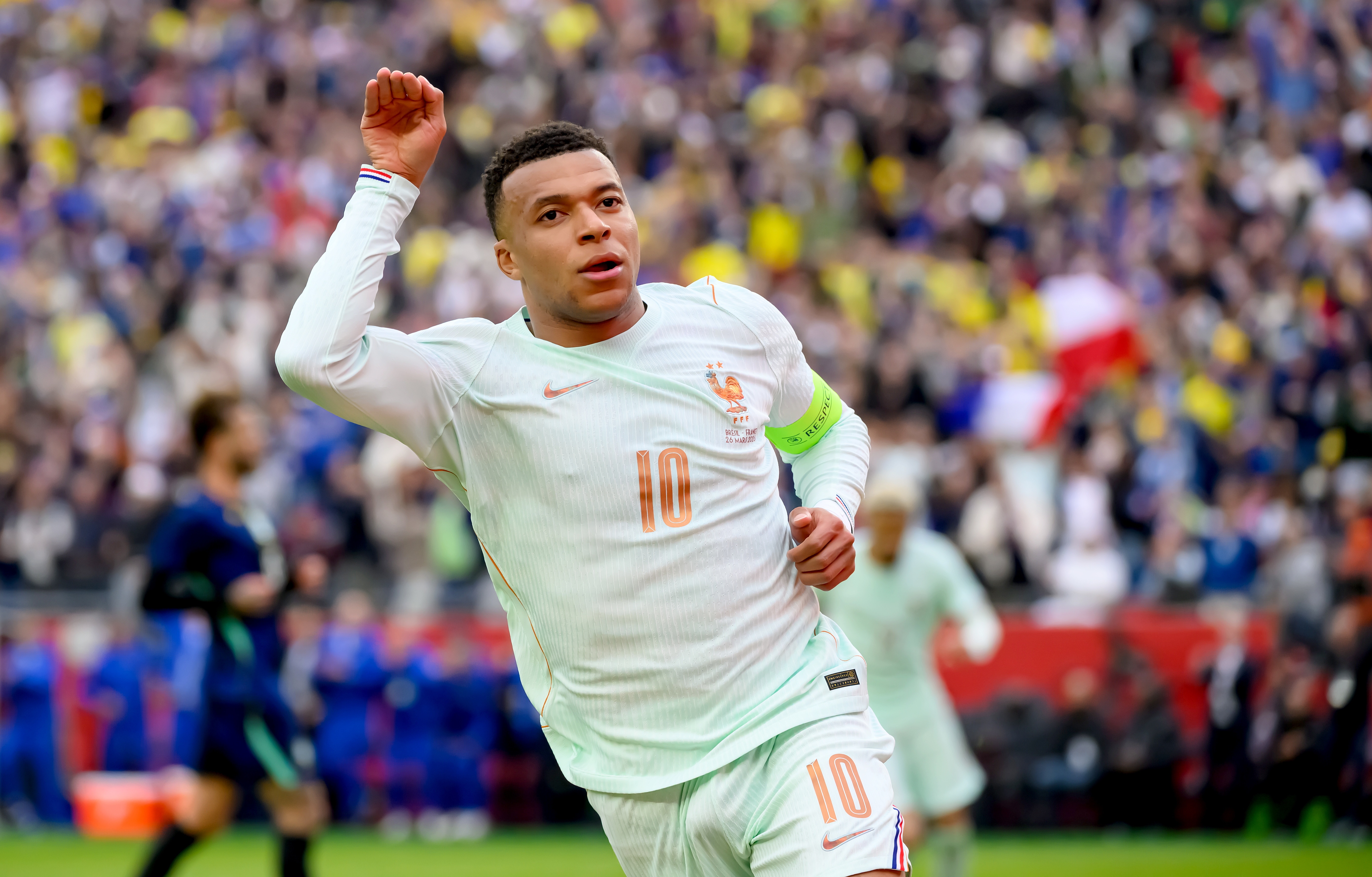 [体育通报]龙赛罗：姆巴佩看上去太冷静和循规蹈矩，皇马球迷不