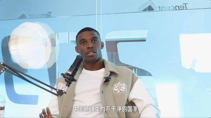 【今日动态】法比奥：欧洲人说中国脏乱差❕ 我说你们根本不了解 待两周都不想走(图1)