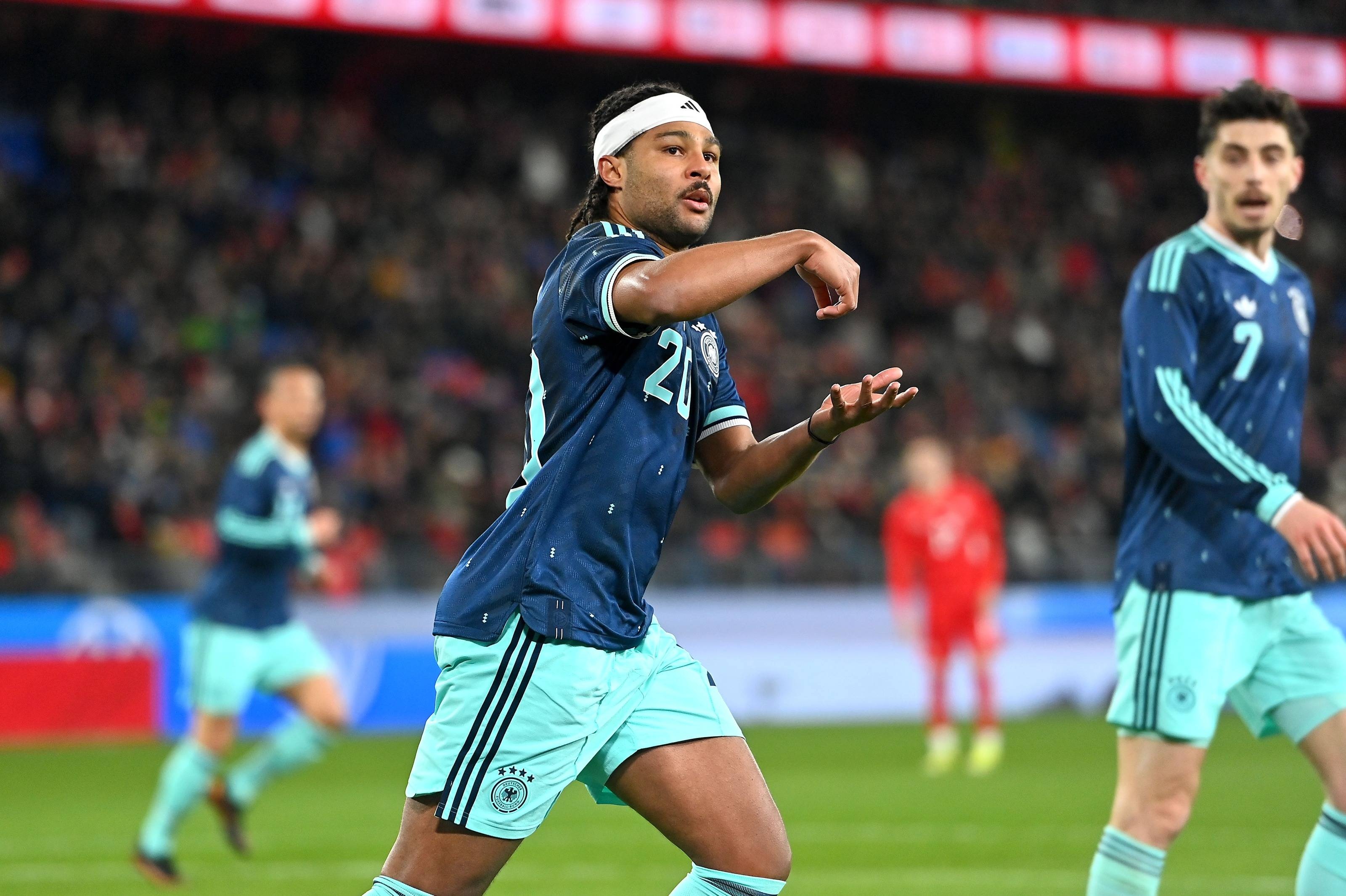 【好看推荐】第二春！30岁格纳布里机敏挑射破门，拜仁降薪续约