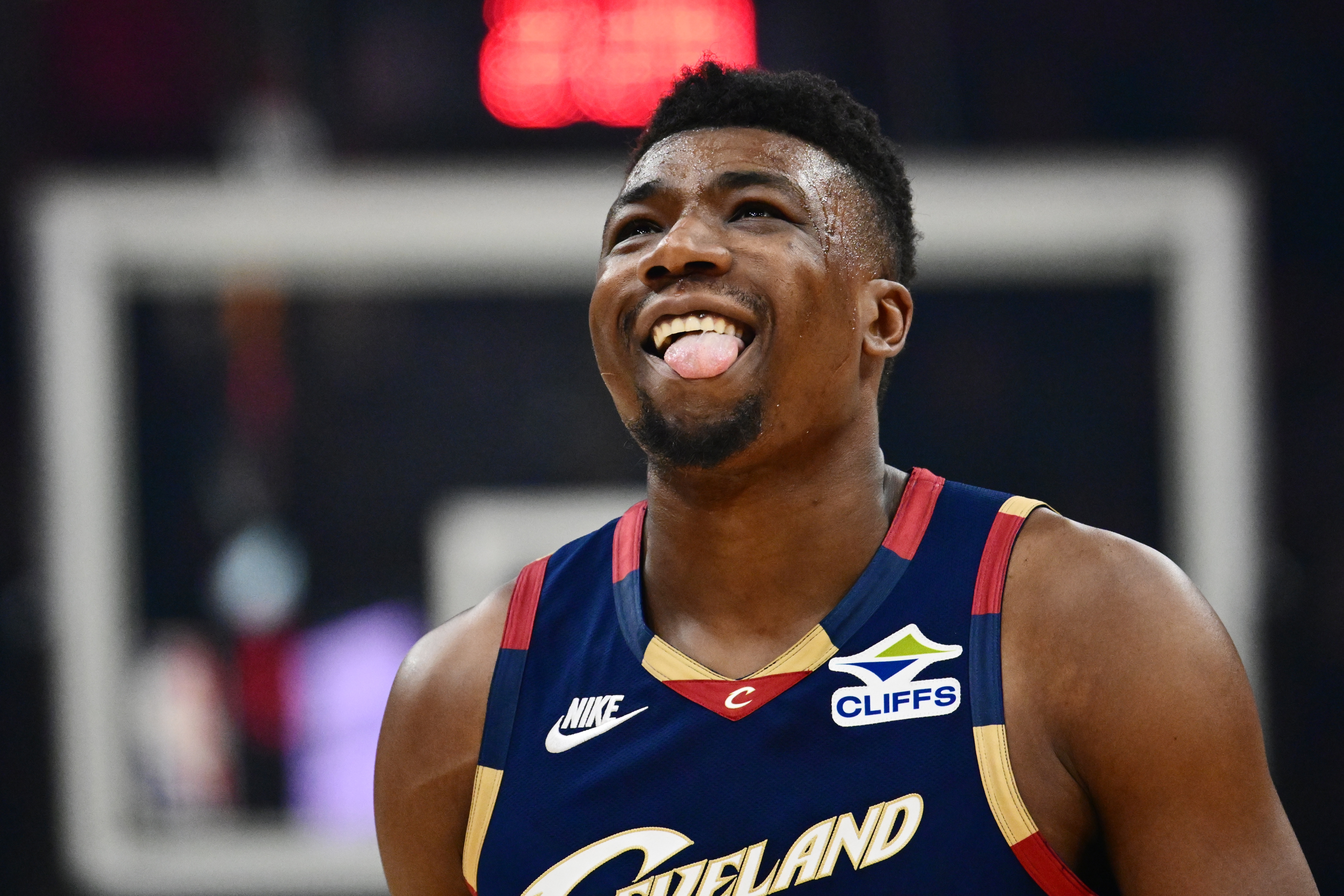 【每日资讯】哈登：拖布总是准备充分 他不上场的时候还⭐会做额外的体能训练