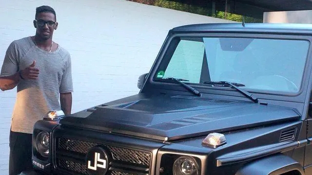 又犯事!图片报:博阿滕无证驾驶奔驰G63被警员拦下 面临巨额罚款