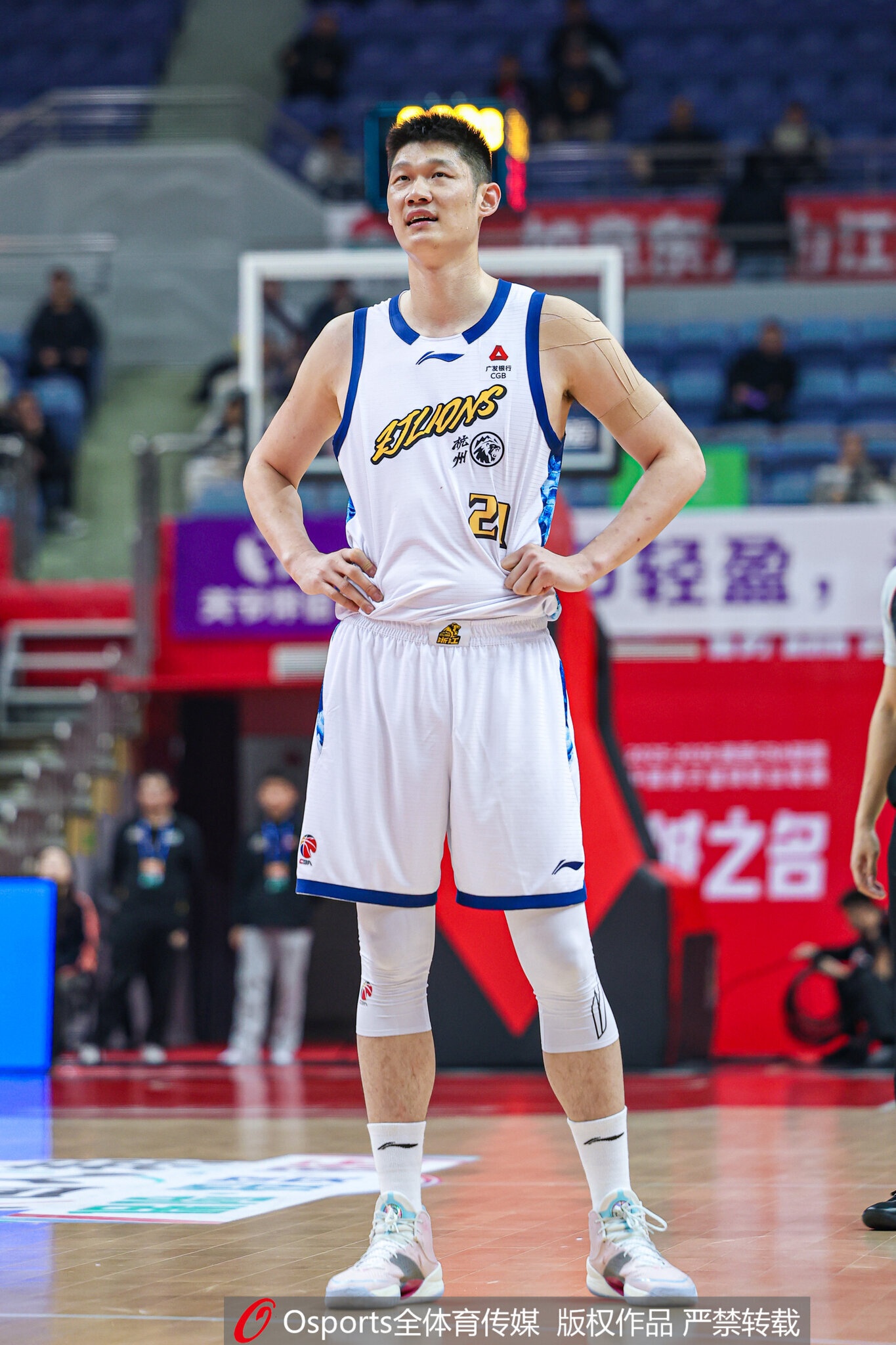 [体育直击]在常规赛MVP的争夺上 贺希宁已经慢慢领先了❕胡金秋一个身位(图2)