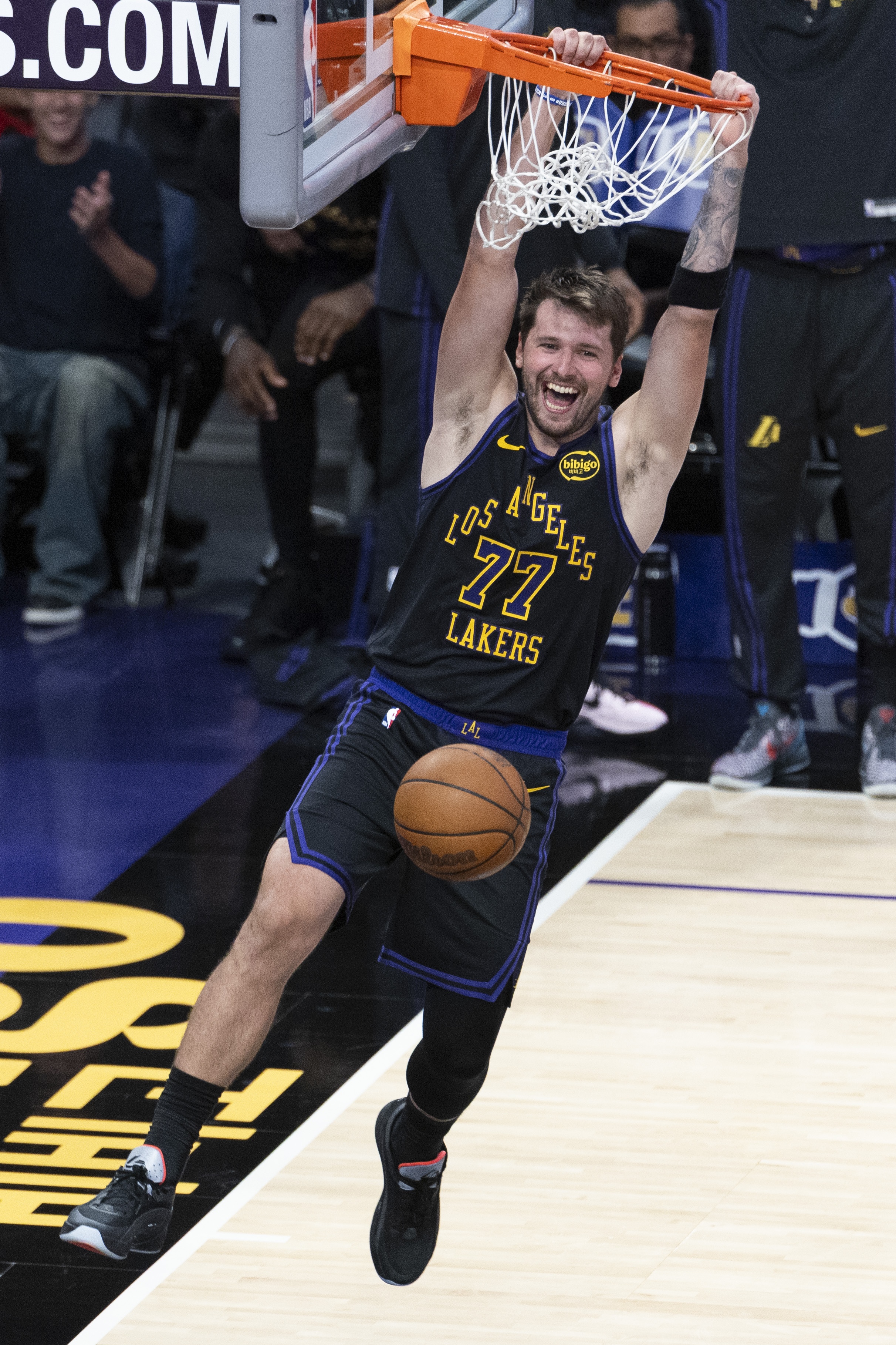 【有趣体育】Skip：等等 东契奇可以扣篮？他在主场大胜的最