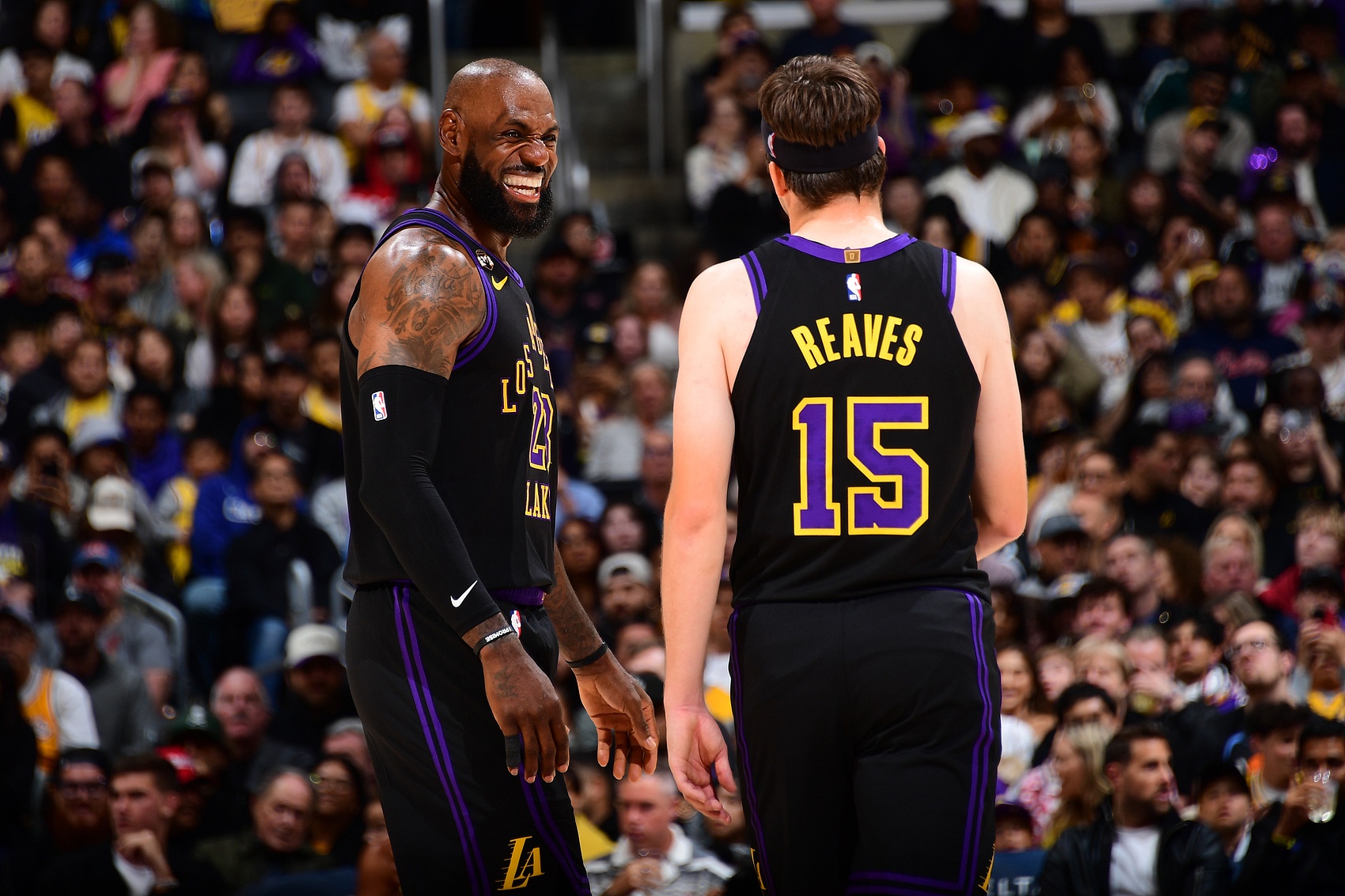 [体坛热讯]詹姆斯：我们应该先打好下一场的独行侠 再去关注再