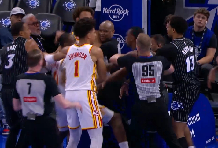 [新闻前线]比塔泽身后拉拽❗兰代尔致其膝盖着地 2级恶意驱逐！丹尼尔斯吃T！(图2)