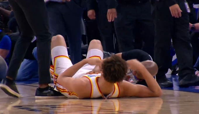 [新闻前线]比塔泽身后拉拽❗兰代尔致其膝盖着地 2级恶意驱逐！丹尼尔斯吃T！(图3)