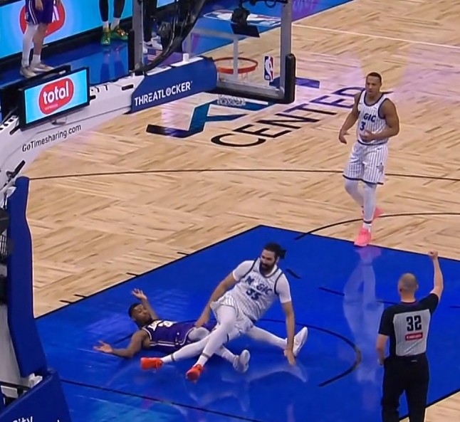 [看点来袭]季后赛关键角色！连续伤缺6场的斯玛特是被比塔泽重