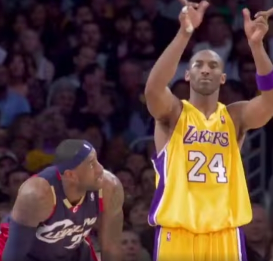 【球迷关注】詹姆斯怀念科比：他比划手势耍得我一愣一愣 但那其