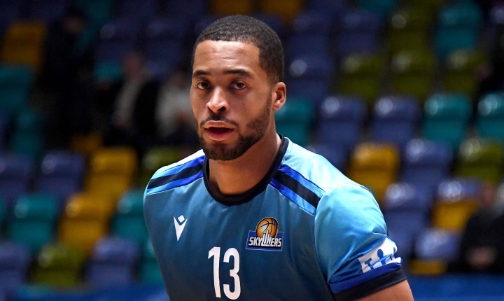 [热门资讯]沈阳日报：辽篮第8名外援杰登·勒迪抵达沈阳 近期