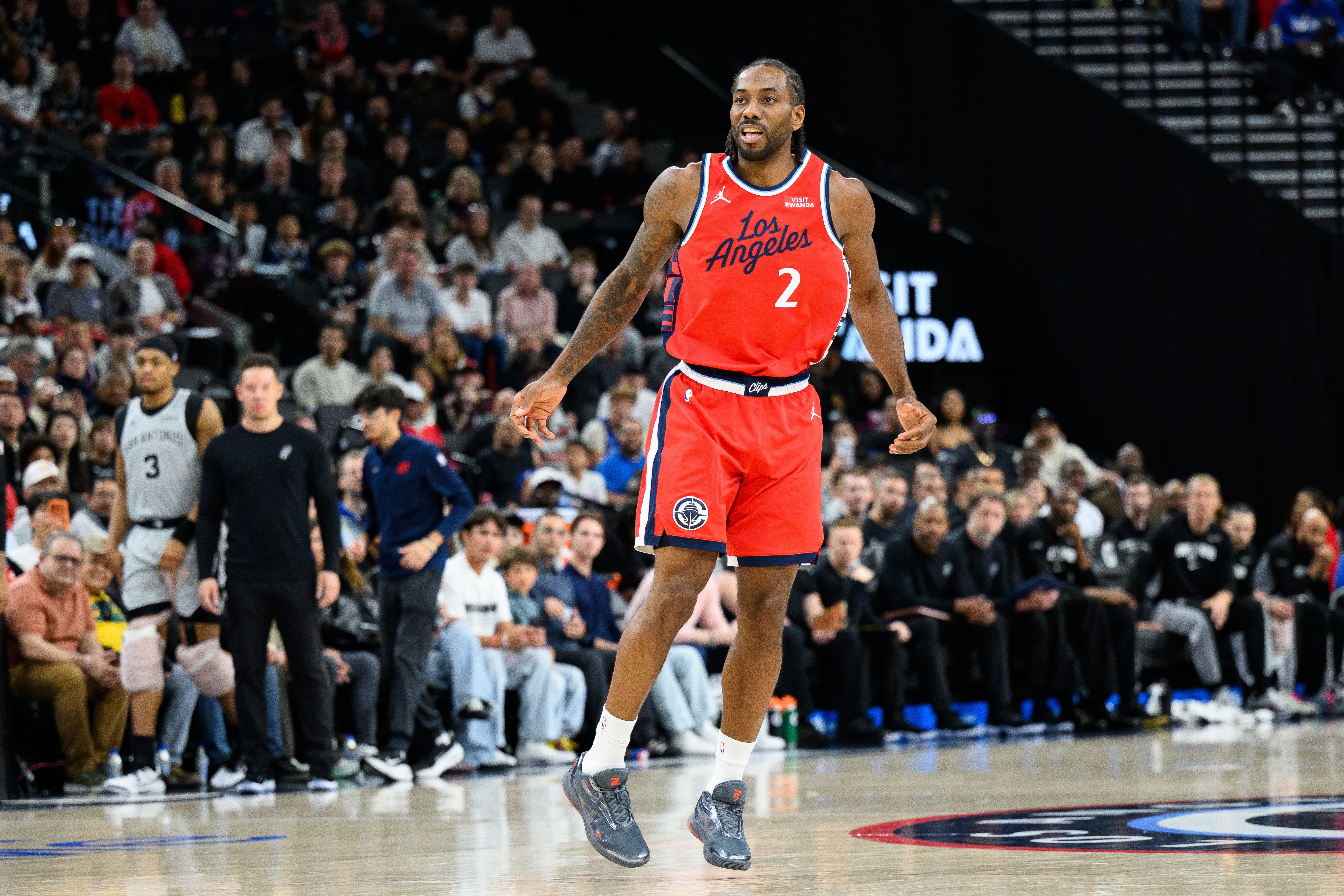 【赛事前线】媒体人：小卡每次赛前两个小时开始练 今天赛前一直