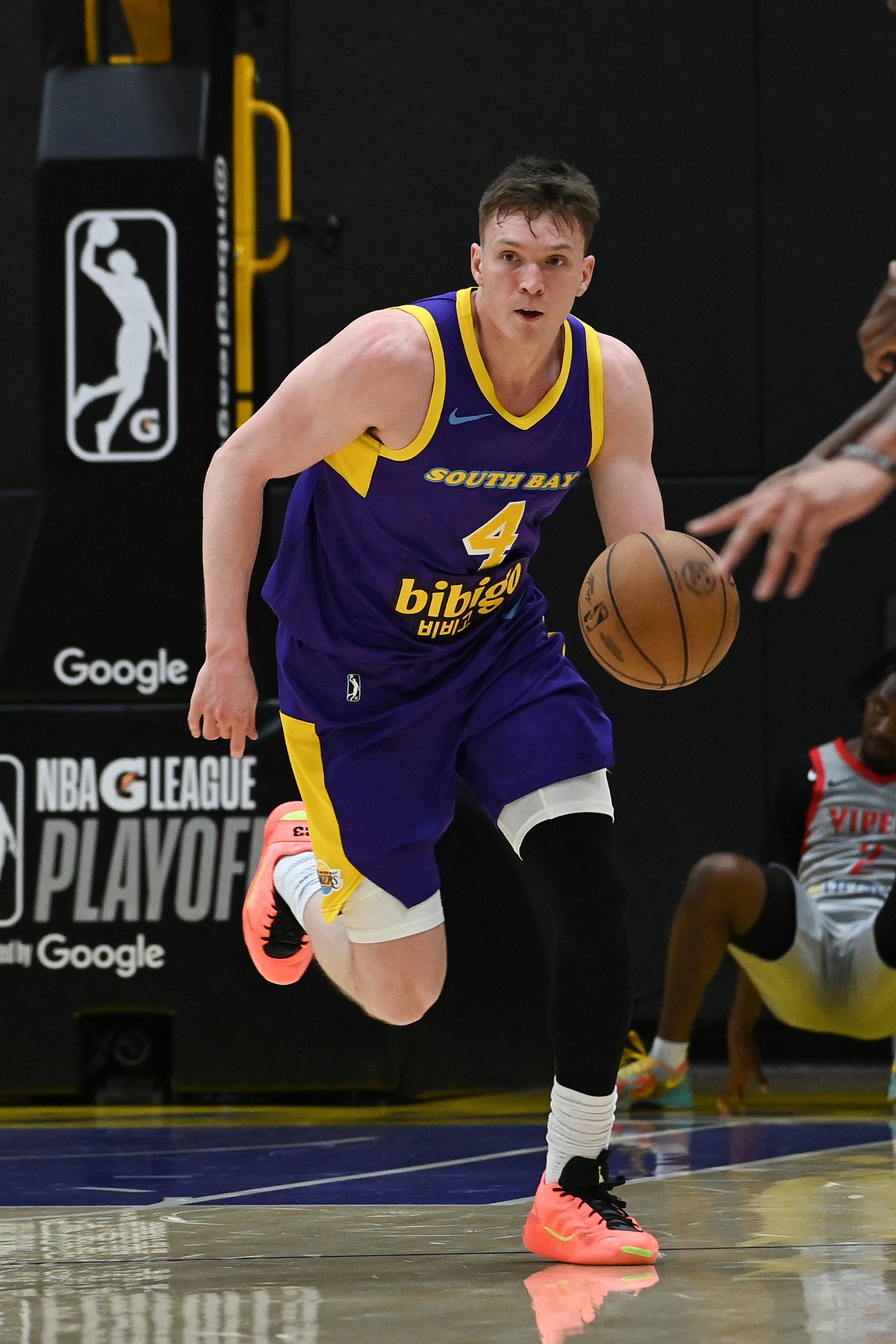 【体育直击】还是有实力的！克内克特G联赛14中9砍24分13