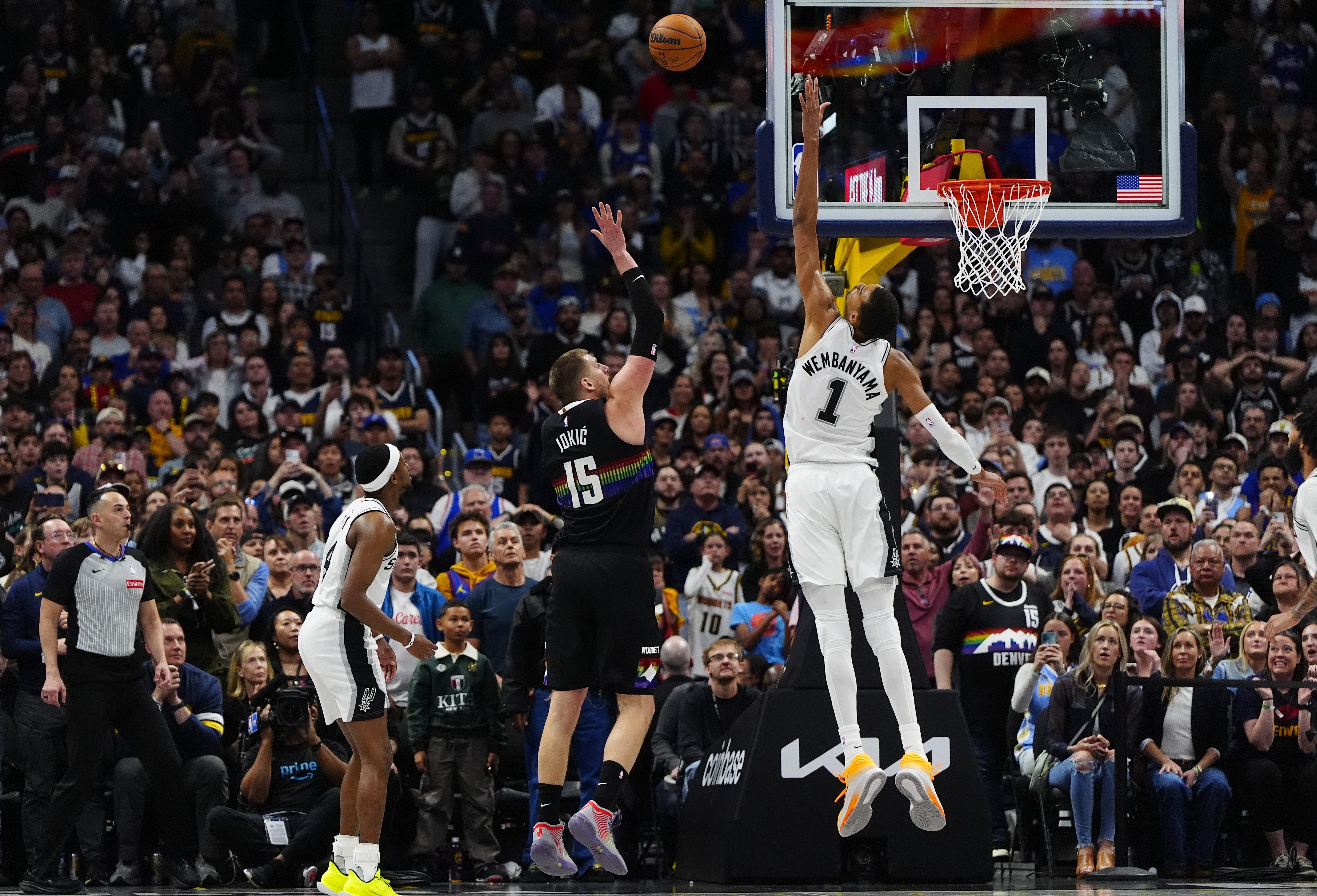 【赛场动态】阿德尔曼:约基奇VS文班是篮球盛宴 几代球员中都 【赛场动态】阿德尔曼:约基奇VS文班是篮球盛宴 几代球员中都