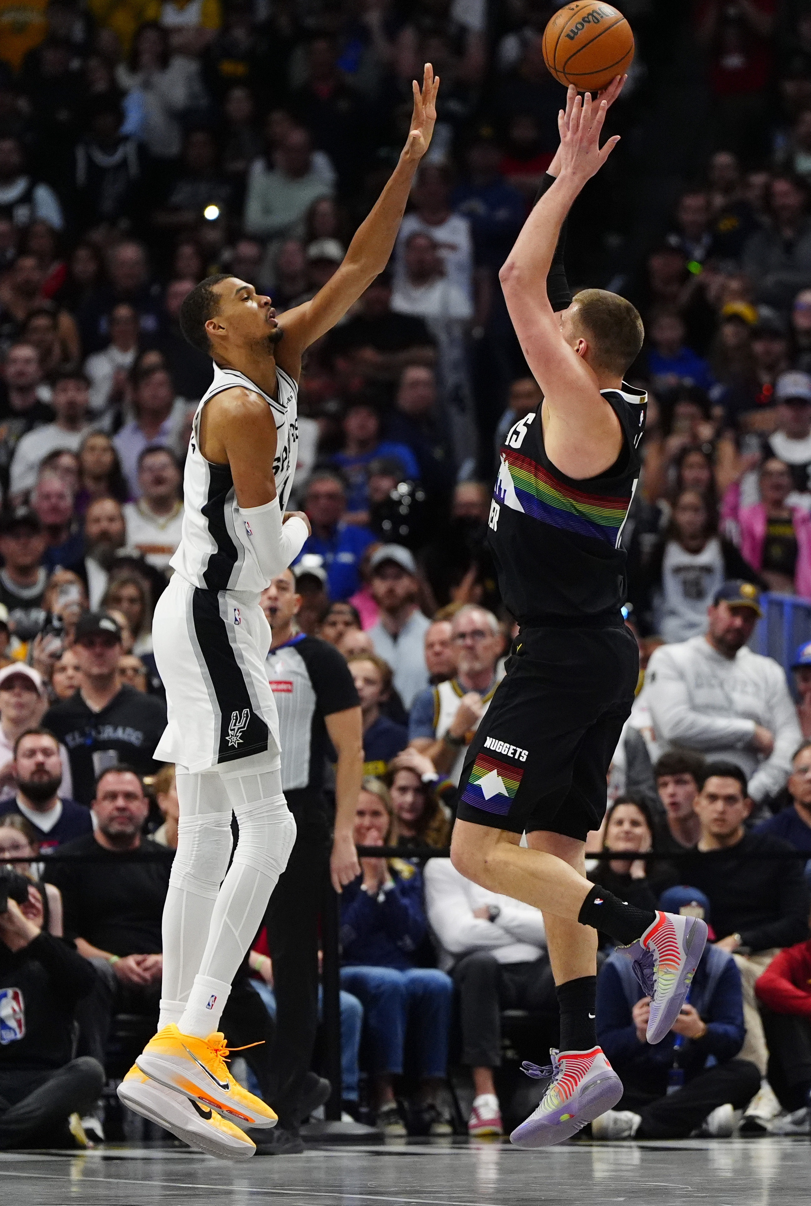 【深度看球】解说谈约基奇VS文班：在拳拳到肉的生死硬仗 超级