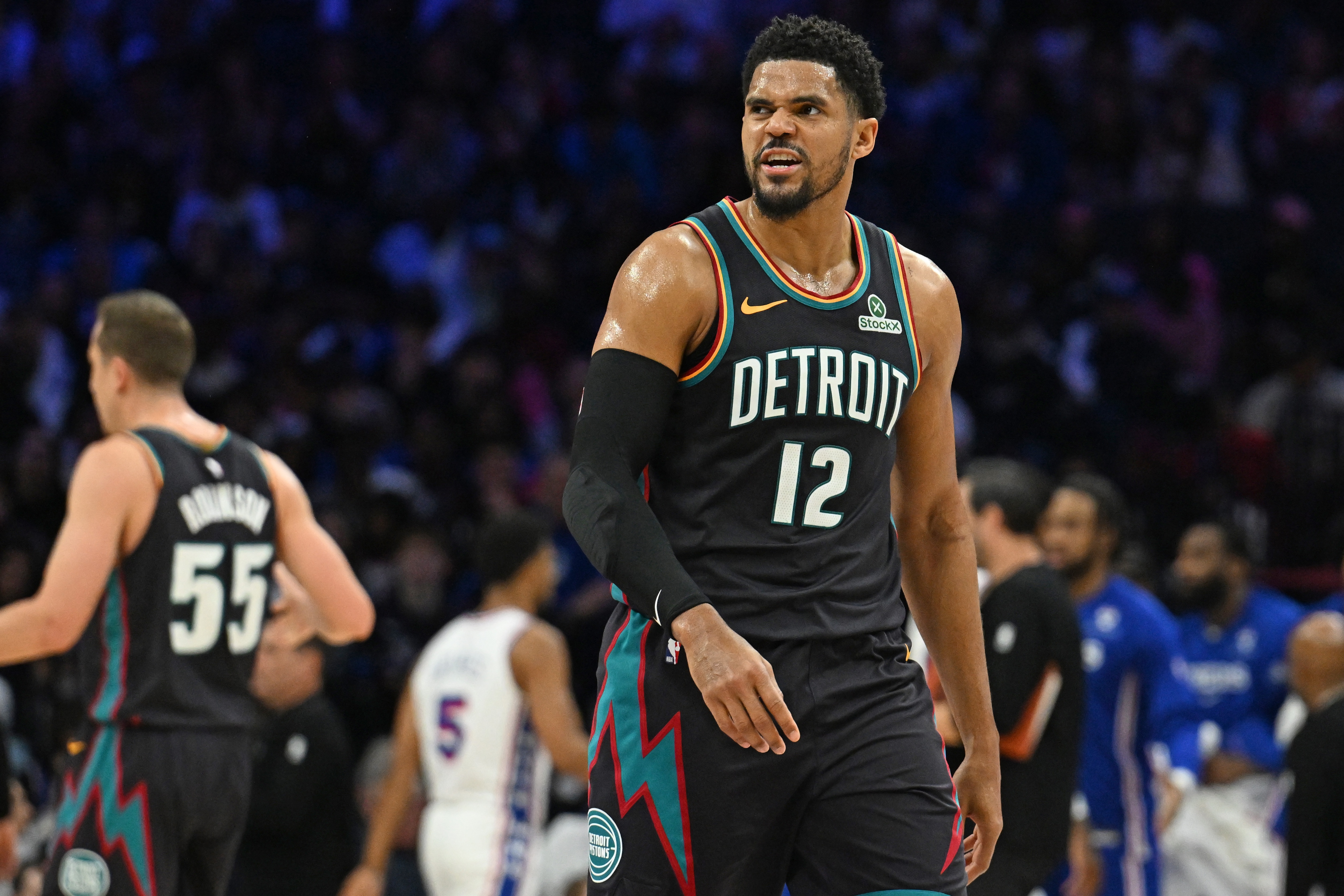 【有道理嘛?】中场休息的讨论内容？托哈：别再只说 是我的错 