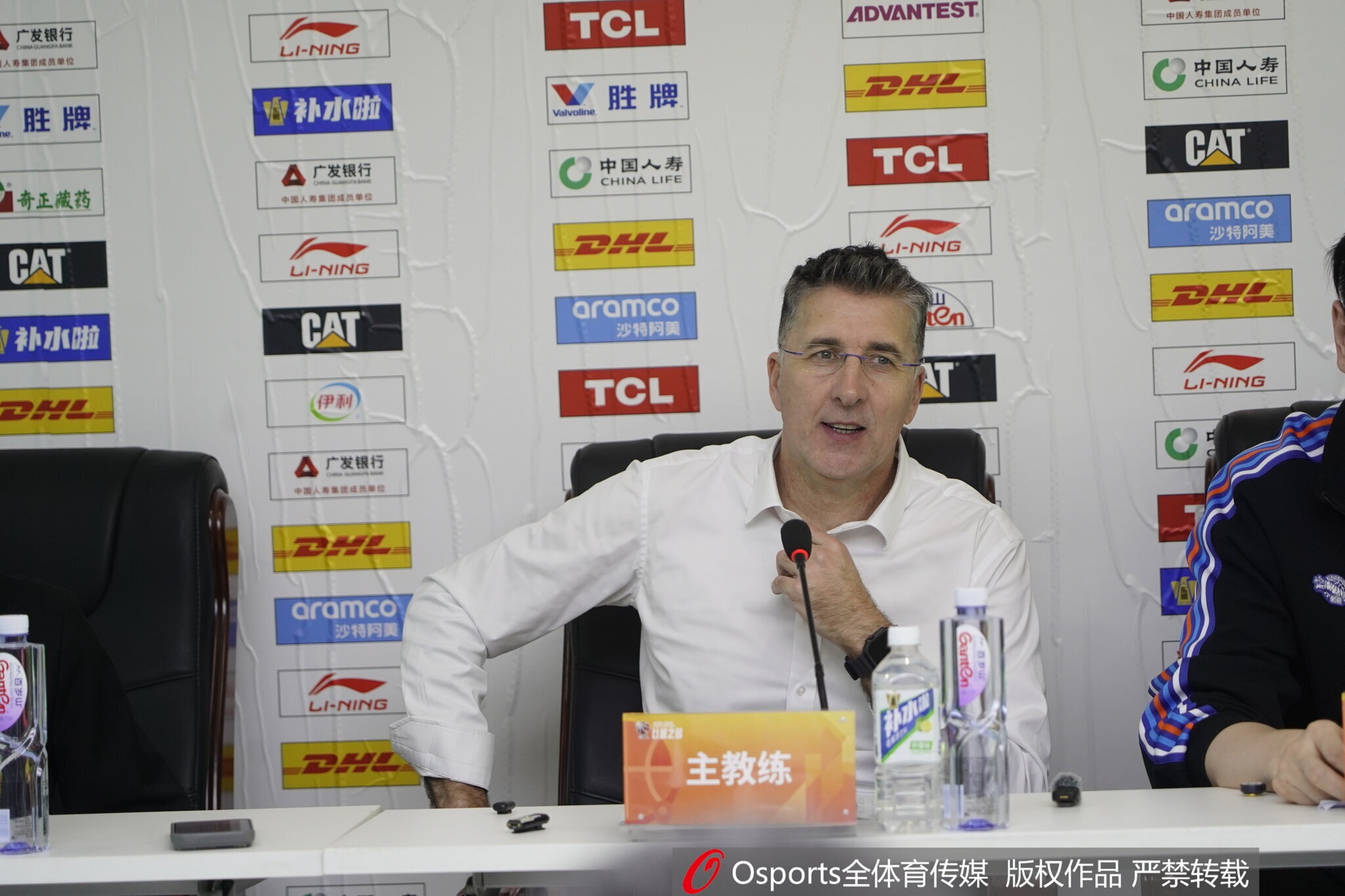 【赛程更新】媒体人：新疆男篮主帅格兰离任 助教姜正秀再次代理