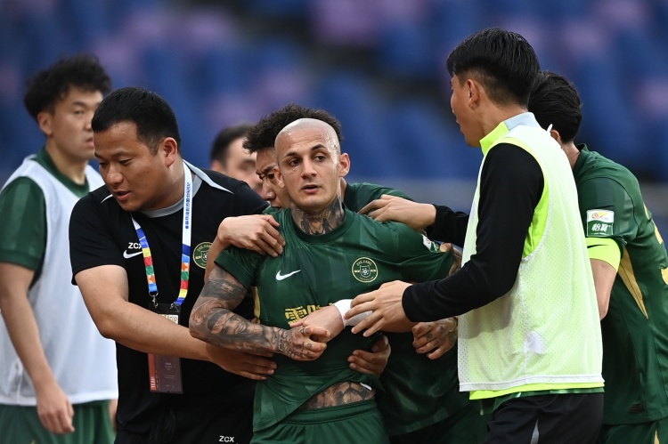 [体育简讯]北青：米特里策赛后不久向全队表达歉意，但难逃停赛