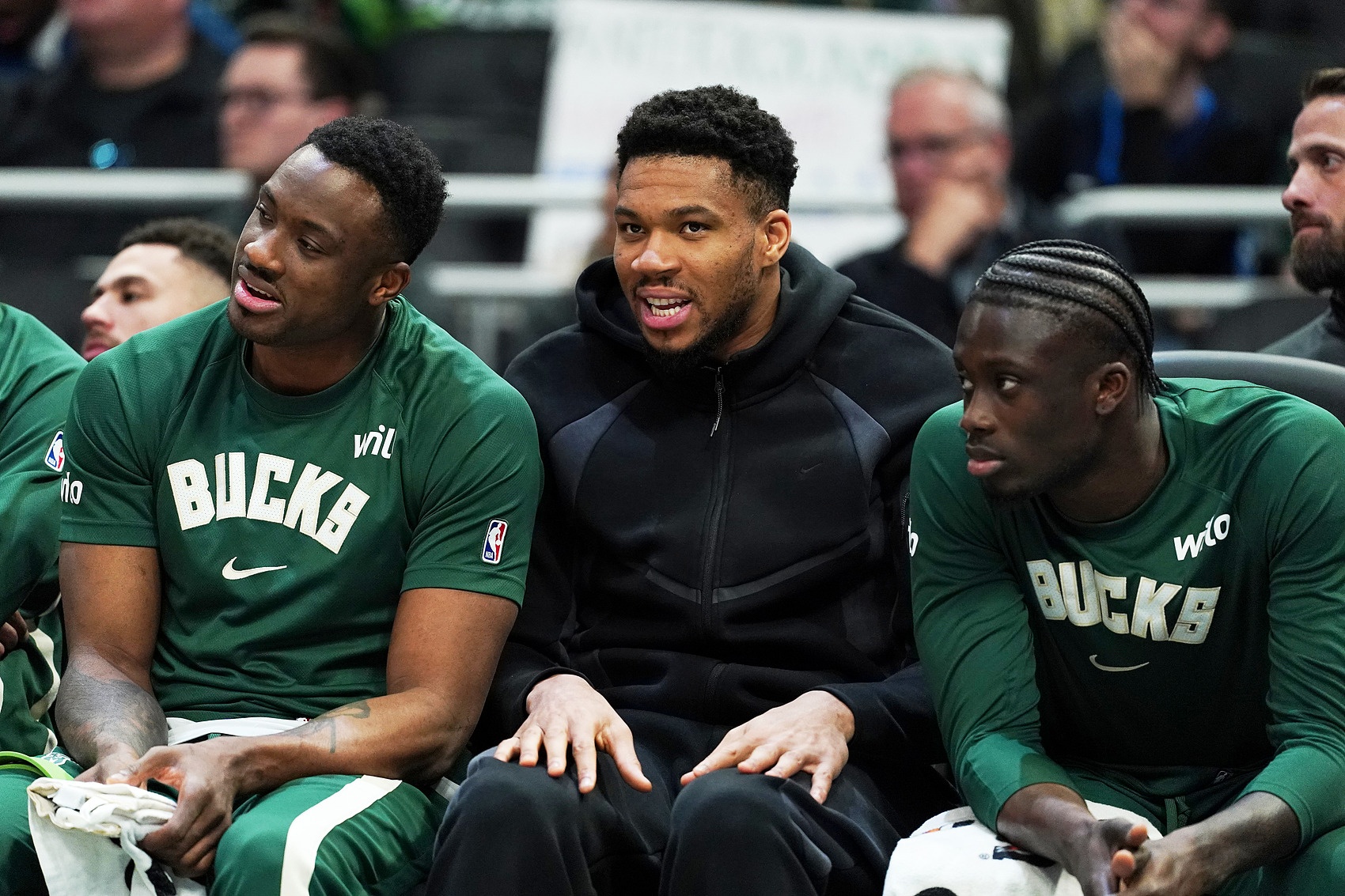 [字母哥]字母被雪藏像被扇耳光？主持人：雄鹿一直养着你哥还不