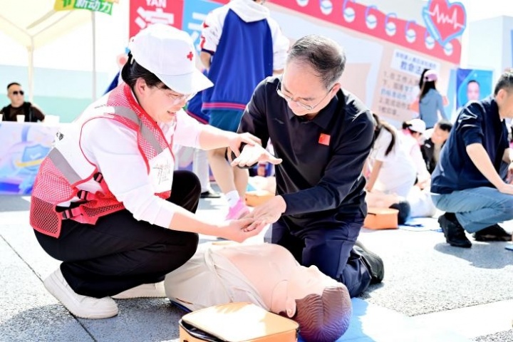 [体育微观察]一支球队・健康一座城！足球赋能健康 三秦赛场书