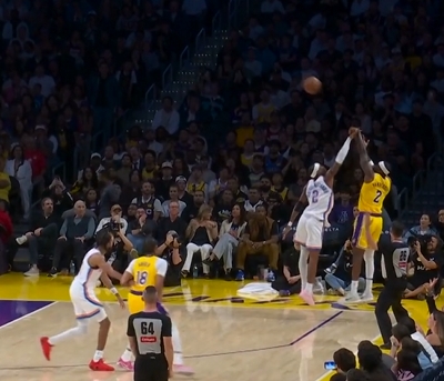 [体育风云]亚历山大扑防范德彪三分出手被吹打手 雷霆挑战失败&后者三罚不中⬇️(图3)