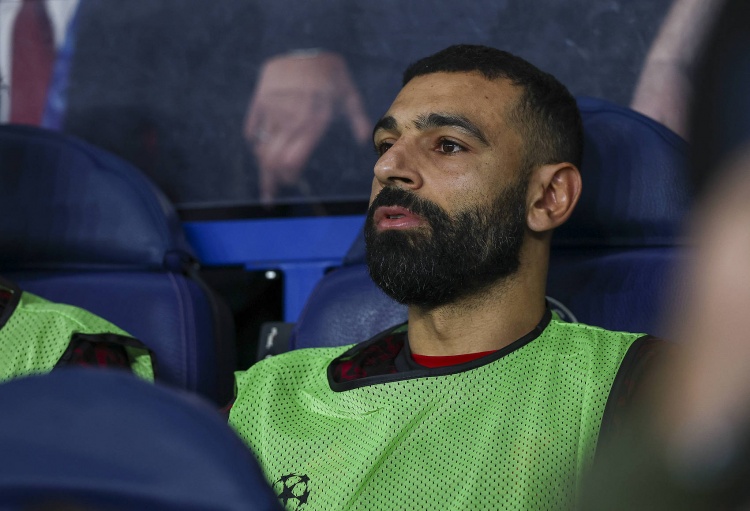 【球迷看点】黯然退场？萨拉赫官宣离队后：踢曼城失良机+丢点，