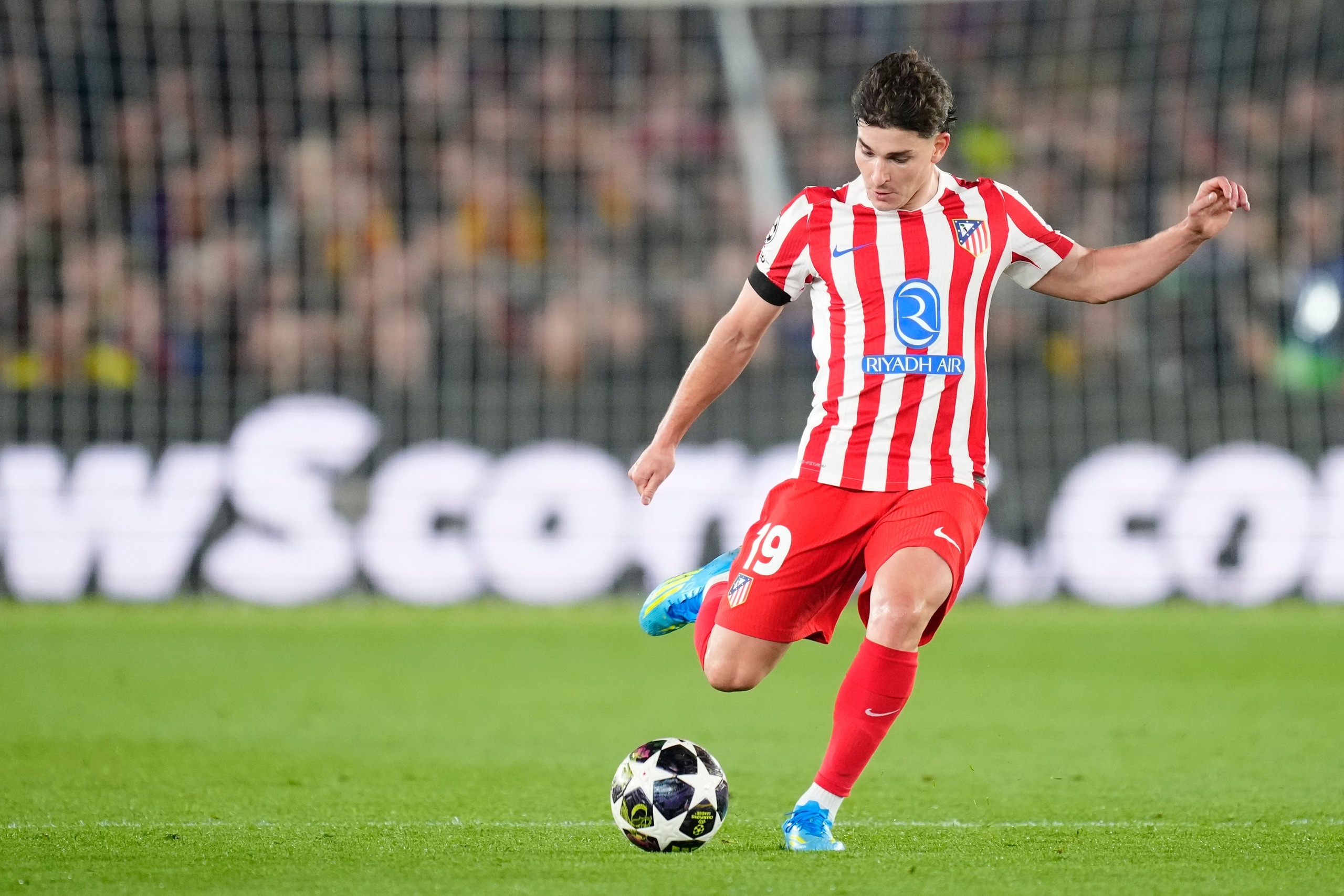 [球迷看点]招牌绝技！阿尔瓦雷斯欧冠生涯3次直接任意球破门