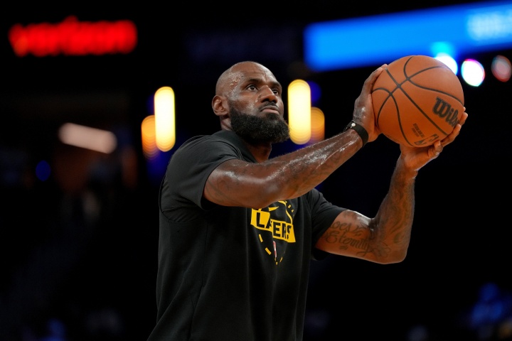 【詹姆斯】扛起球队！詹姆斯过去两战没东里场均砍下28分8篮板