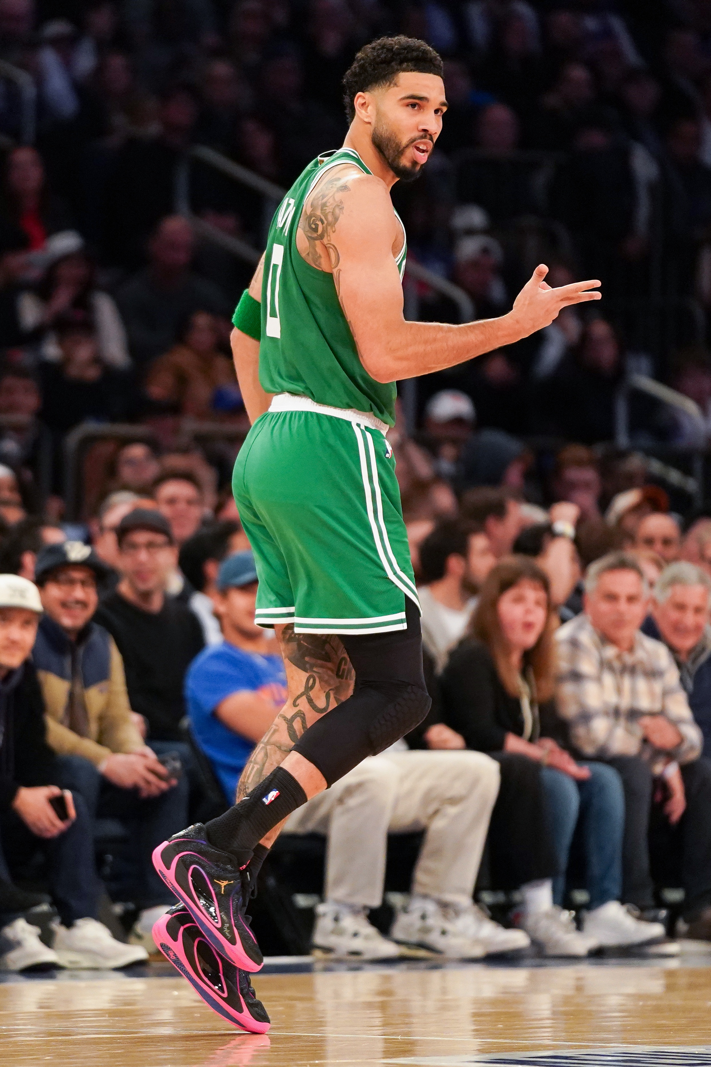 [新闻现场]记者：希望塔图姆能对自己更宽容一些 一步一步慢慢