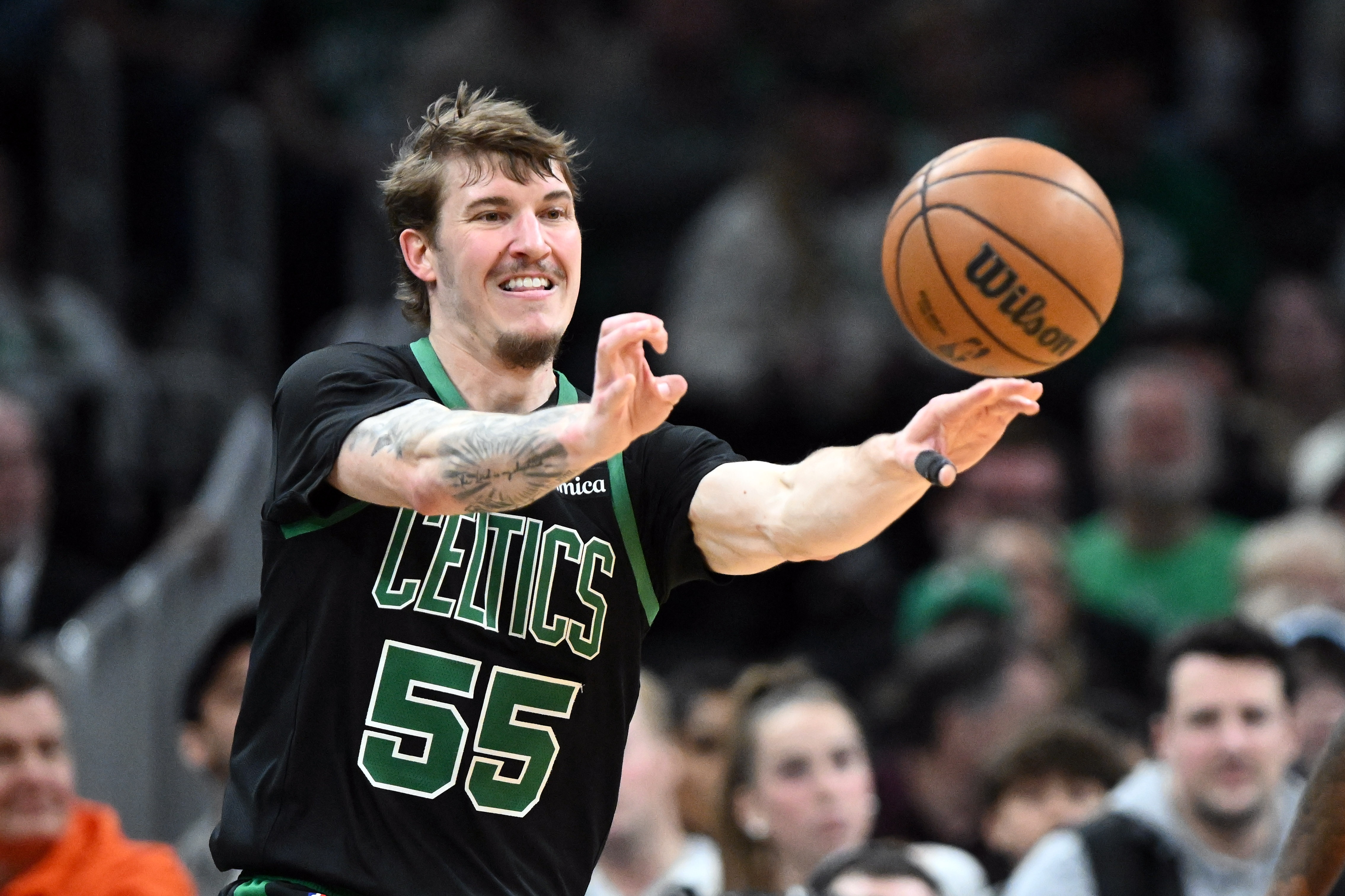 [赛场动态]面包：必须称赞谢尔曼 他命中多个关键球 填补杰伦·布朗的空缺(图1)