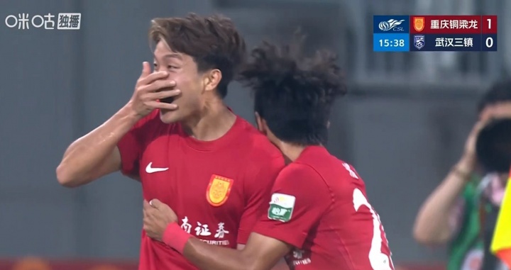 声援李镇全？陈纯新首开记录，进球后做出用手捂嘴的庆祝动作