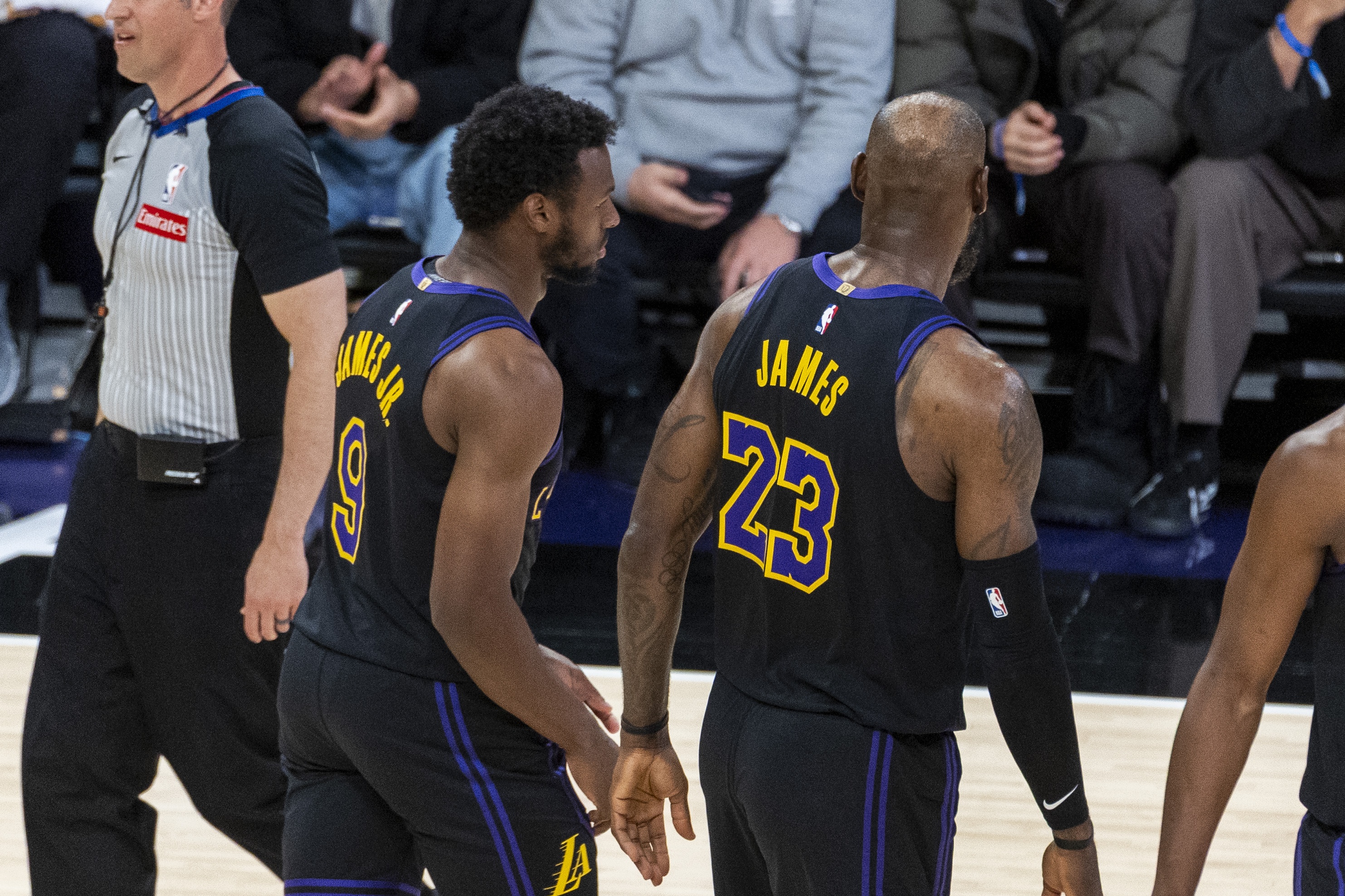 [体育报道]巴克利：我们不能说布朗尼坏话 否则詹姆斯会找上门(图1)