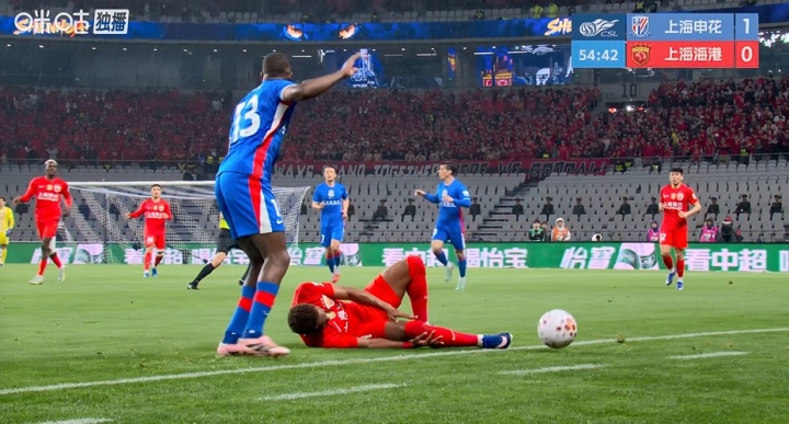 [中国足球]海港外援加布重伤！令球员闻风丧胆的“髌腱断裂” 