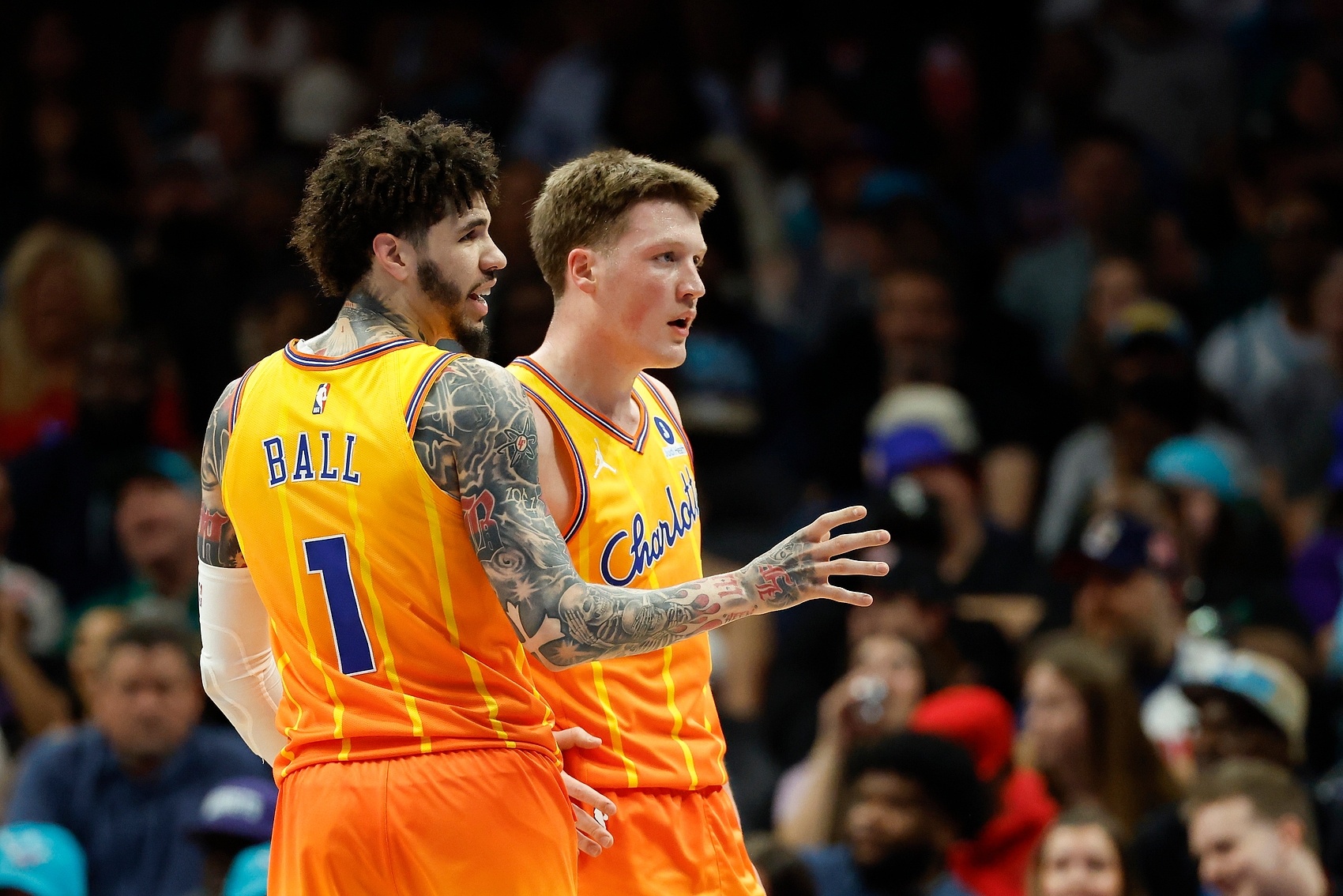 [体育观察]史诗级！克尼佩尔273记三分险胜鲍尔一球 新秀夺赛季三分王创纪录(图1)