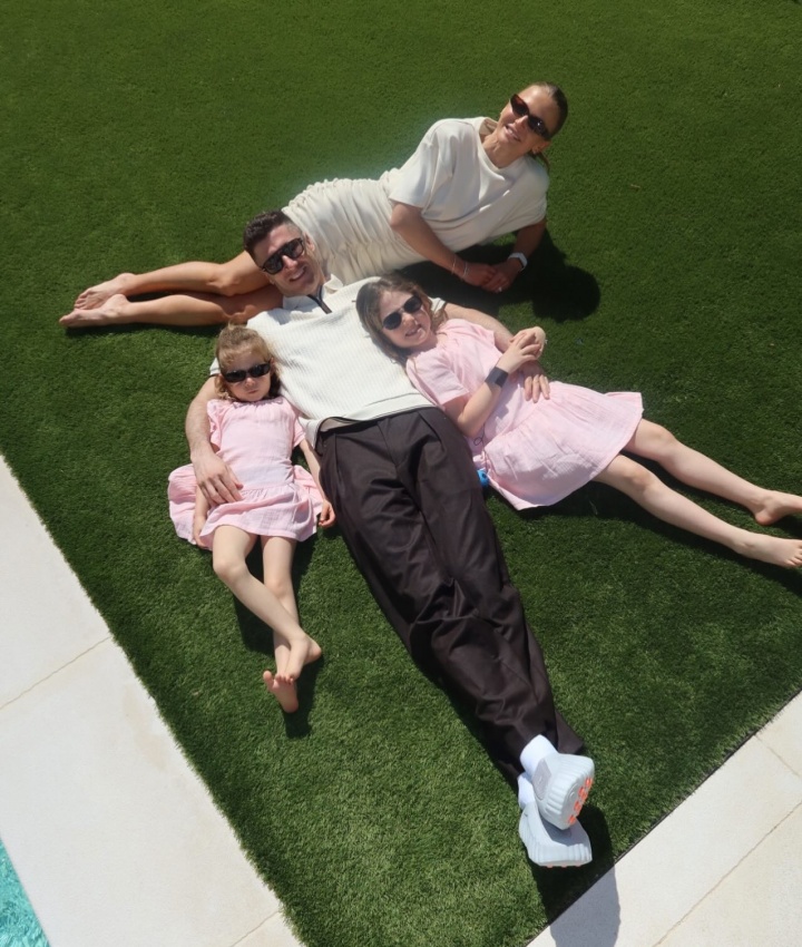 【小吧社交秀】胡梅尔斯女友大方秀身材 格策妻子魅力不减当年