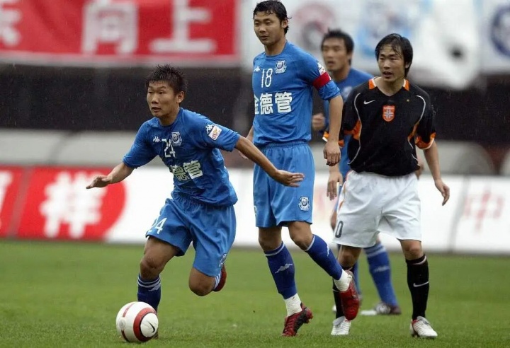 【重庆铜梁龙】带出中超最大黑马！他让球迷们“排队道歉”(图2)