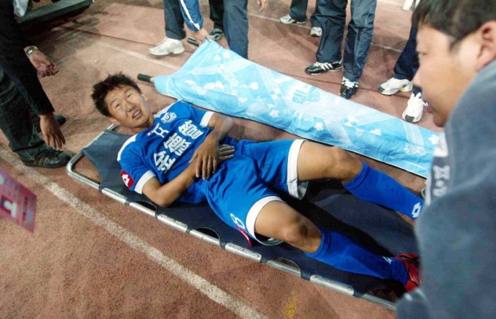 【重庆铜梁龙】带出中超最大黑马！他让球迷们“排队道歉”(图3)