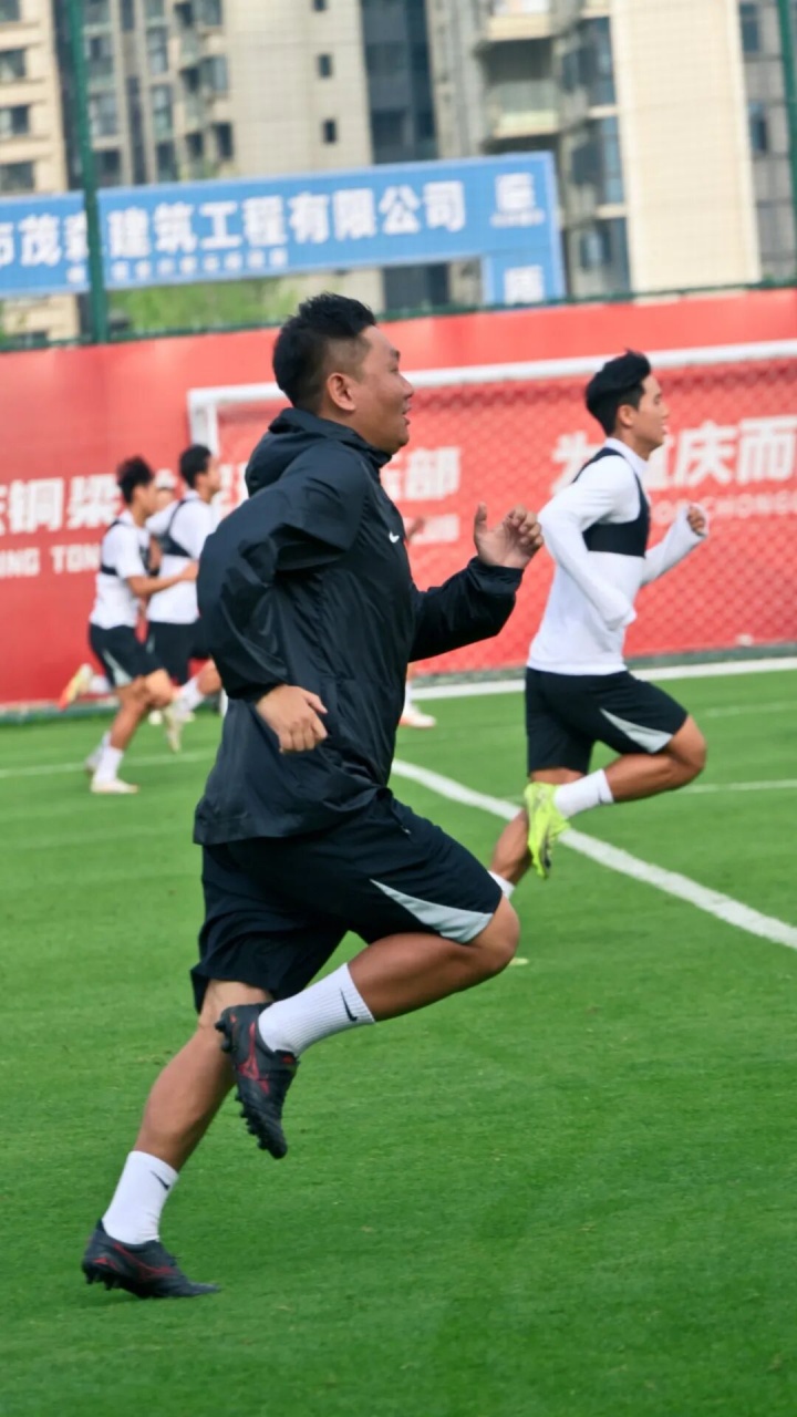 【重庆铜梁龙】带出中超最大黑马！他让球迷们“排队道歉”(图7)