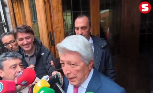 【新闻现场】草皮遭投诉！✨马竞主席：有人❕喜欢长发有人短发，巴萨不喜欢太长⬇️的(图1)