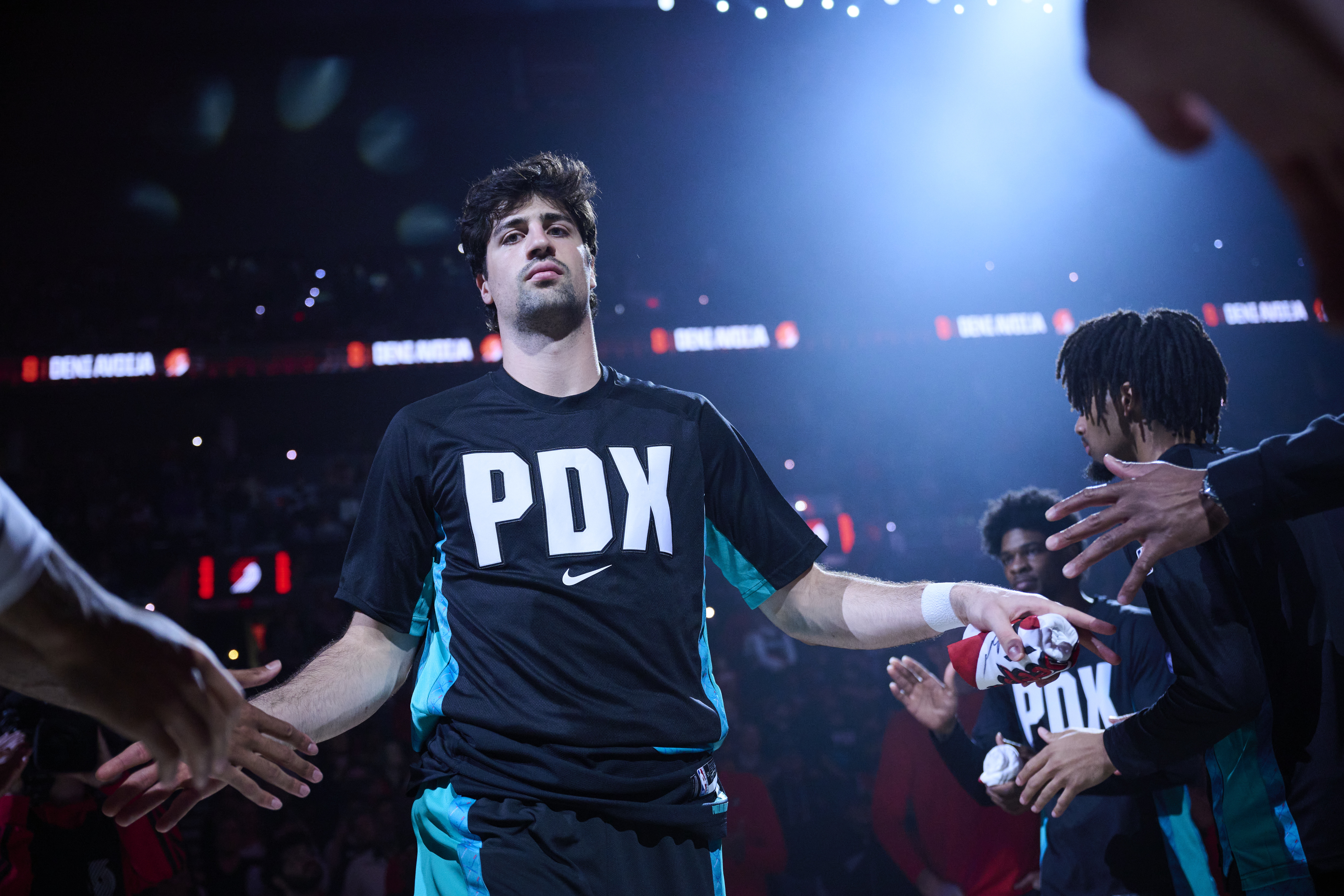 【体育世界】我们怎么得到阿夫迪亚的？开拓者只付出了布罗格登+