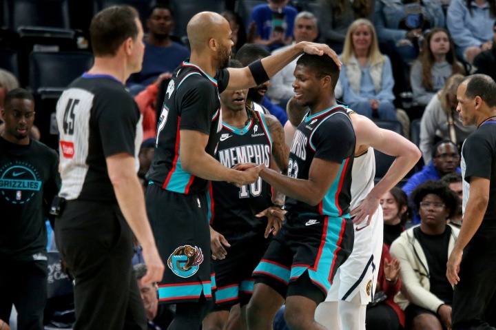 [球场观察]吉布森：科沃德让我想起了年轻的巴特勒 发型都一样