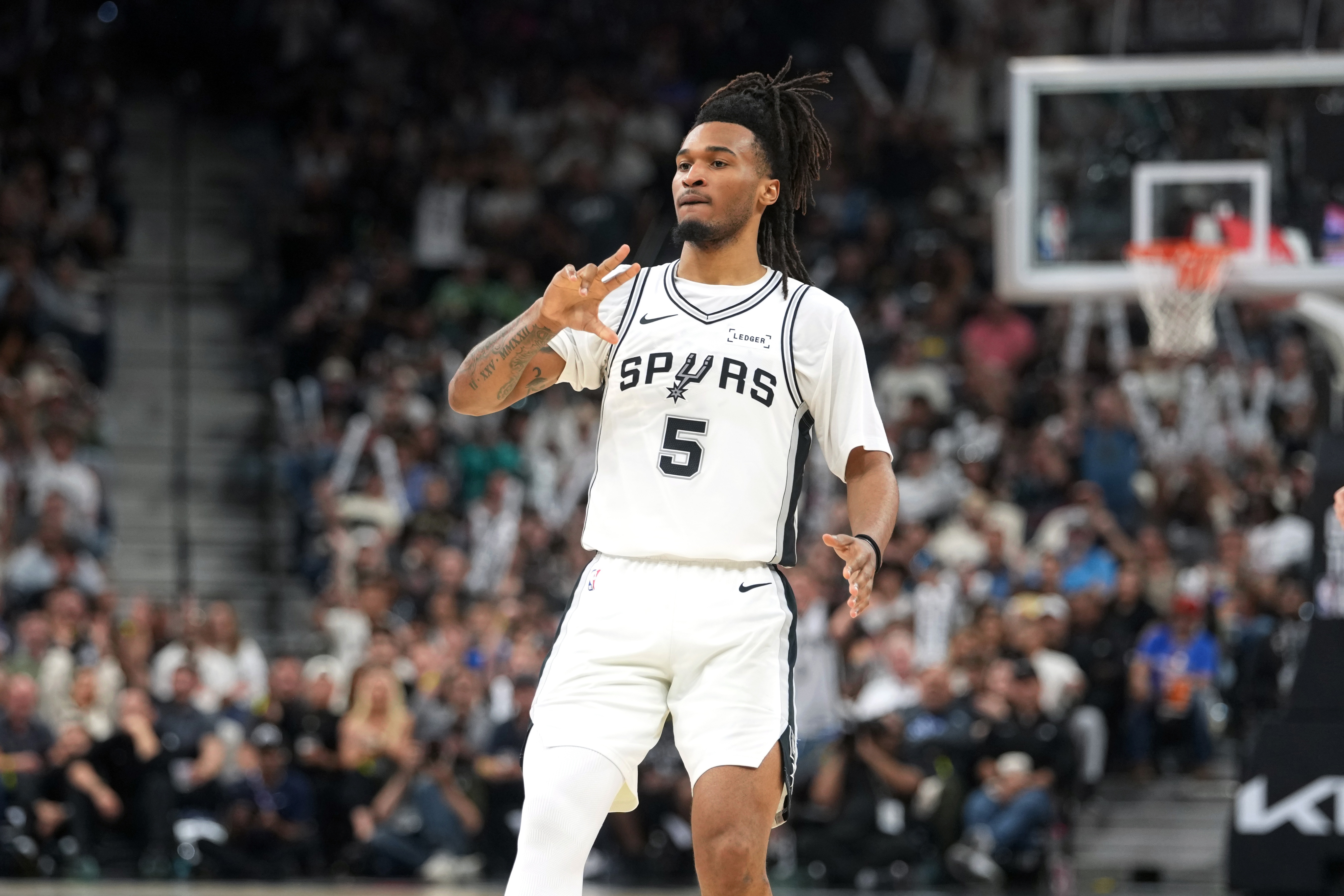 [有趣体育]Lowe：卡斯尔打法极具观赏性 他不怕对抗也不惧