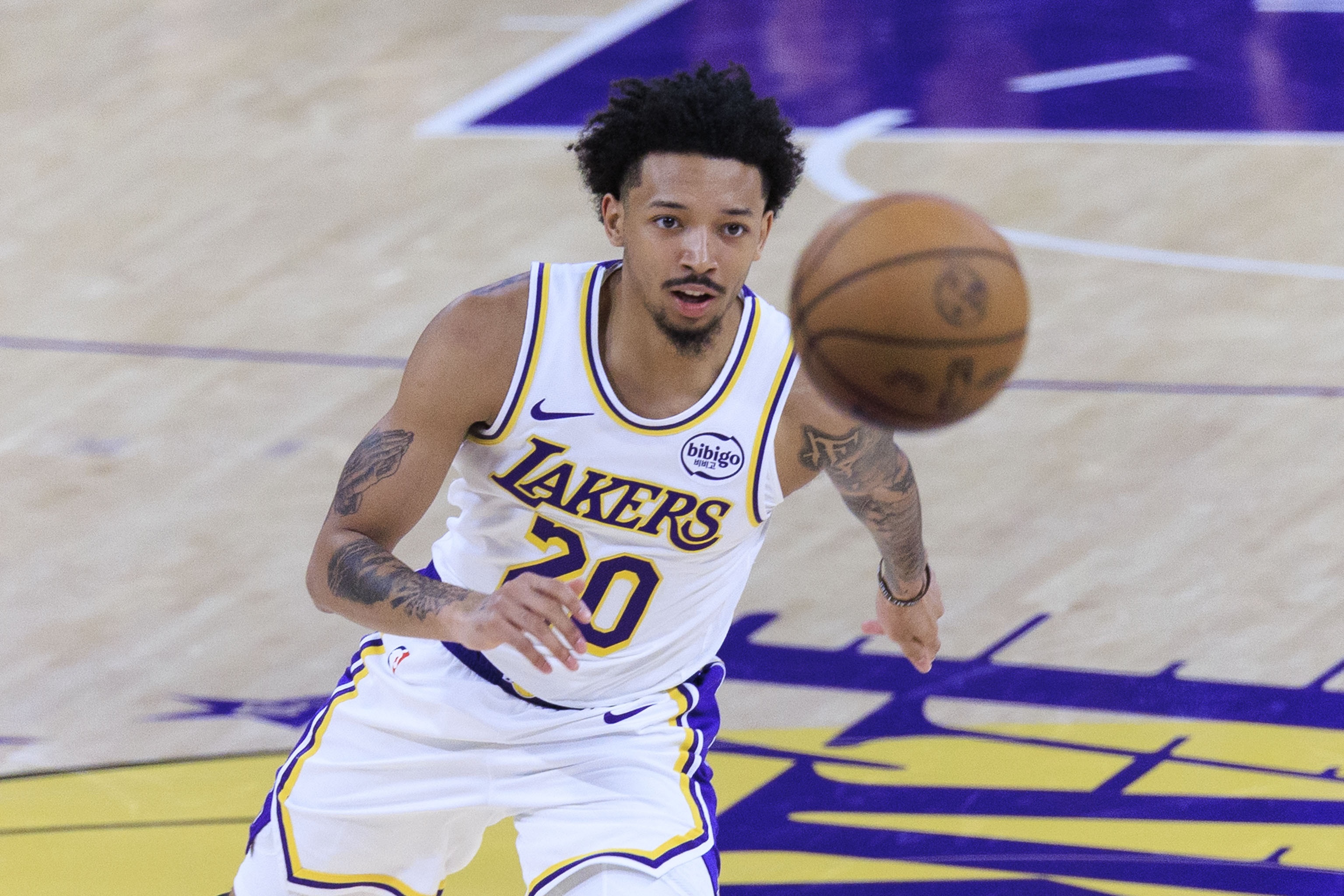 真挚的祝福！湖人官方祝小尼克·史密斯22岁生日快乐！