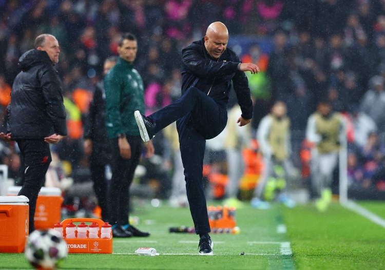 【英超】小甜甜变牛夫人！斯洛特带利物浦处子赛季夺英超，第二年四大皆空(图1)