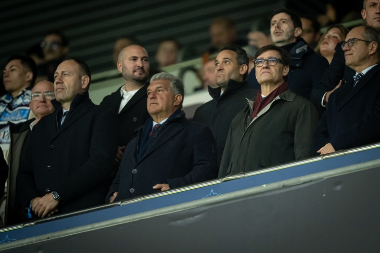 每体：巴萨对两回合判罚极度愤怒，拉波尔塔与欧足联高层激烈争论