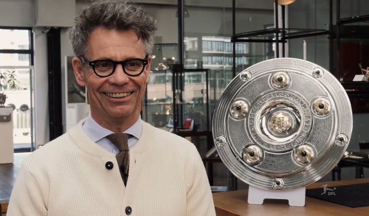 德甲冠军奖盘再次扩容,为未来30年留足雕刻空间