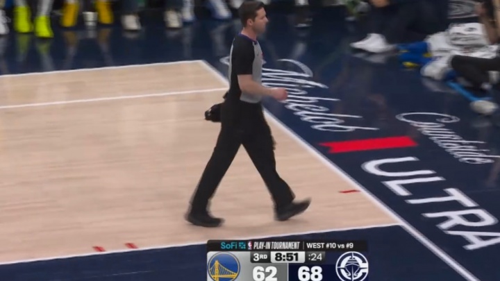 [体育热点]罕见！⬅️勇船裁判泰勒受伤离场！库里笑迎裁判科宾