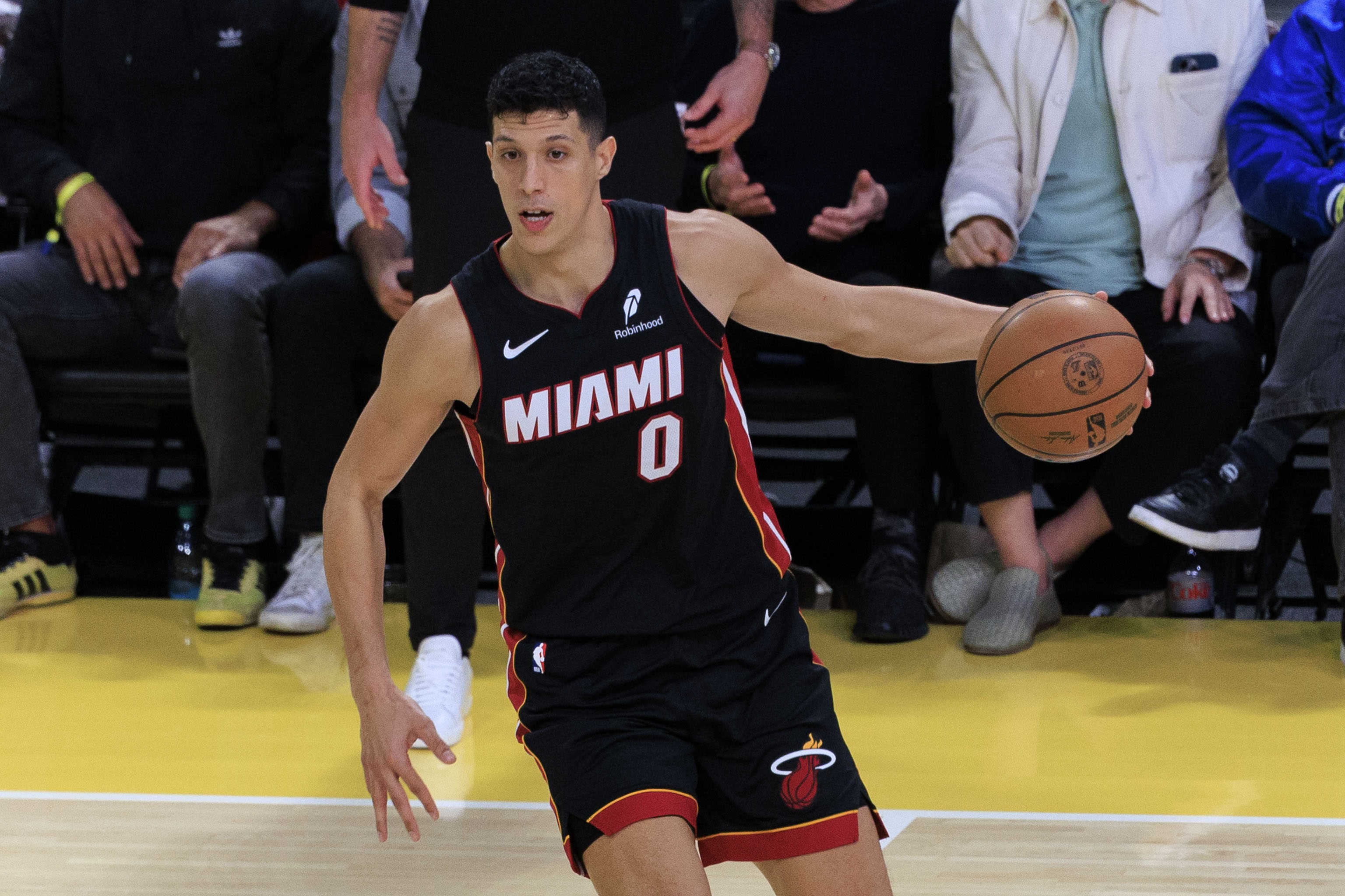 [体育简讯]NBA球员谈巴斯托尼离队：理解他的决定 但作为国