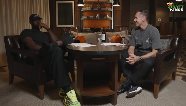 [今日动态]❕公⬅️开回怼黑子！詹姆斯：迪⚾伦·哈珀很优秀 