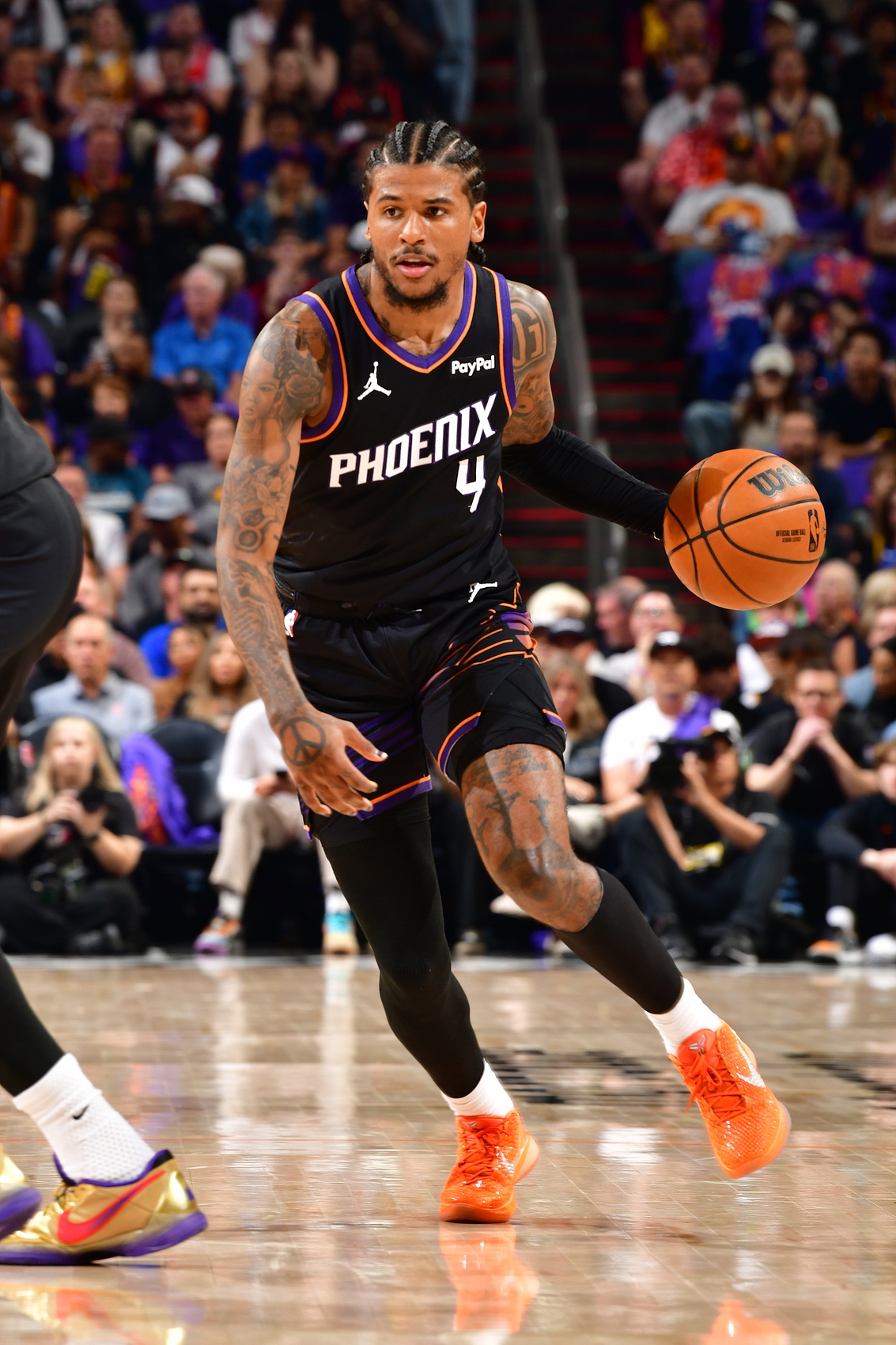 [体育简讯]在附加赛有过单场6+三分的都有谁？库里四度上榜 